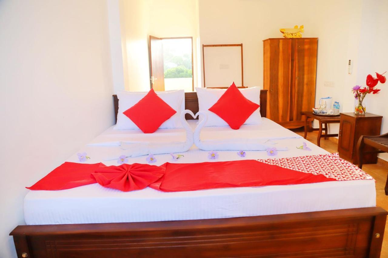 Htn Bay Resort Weligama Buitenkant foto
